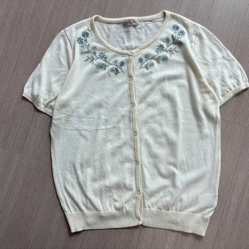 [BUNJANG] Samansamos2 Embroidered Cardigan / samansamos2 사만사모스 자수 가디건