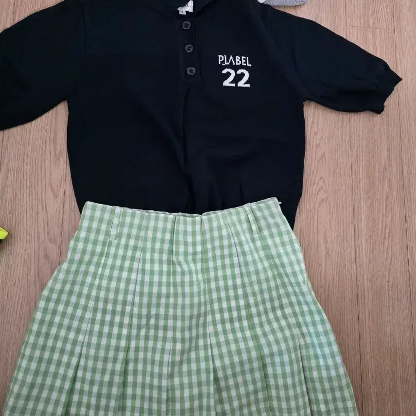 [BUNJANG] PLABEL Summer Knit and Green Check Pleated Skirt Set / 블랙 PLABEL 22 여름니트+ 연두 체크 플리츠 스커트