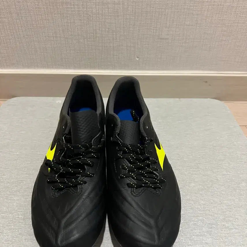 [BUNJANG] Mizuno Rebula Soccer Cleats Black 250-255 / 미즈노 레뷸라 축구화 블랙 250-255