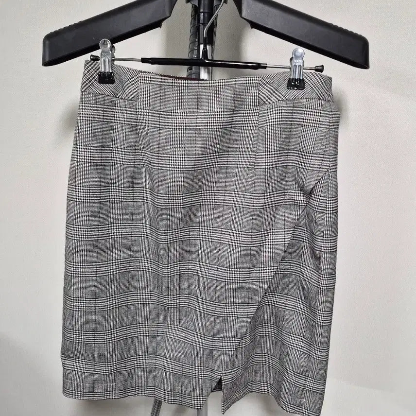 [BUNJANG] Roem Women's Checkered Midi Skirt / 여성 로엠 체크무늬 스커트