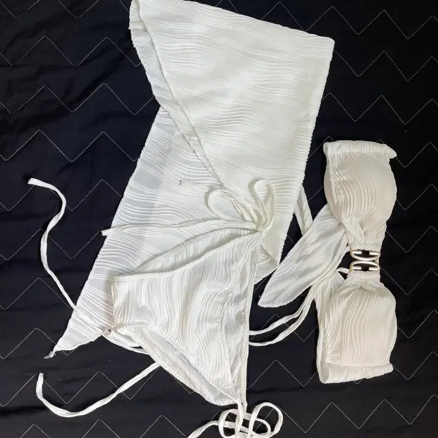 [BUNJANG] White Resort Two-Piece Set & Bikini Three-Piece Set - Bundle / 휴양지 화이트 투피스 + 비키니 쓰리피스 일괄 판매 (새상품)
