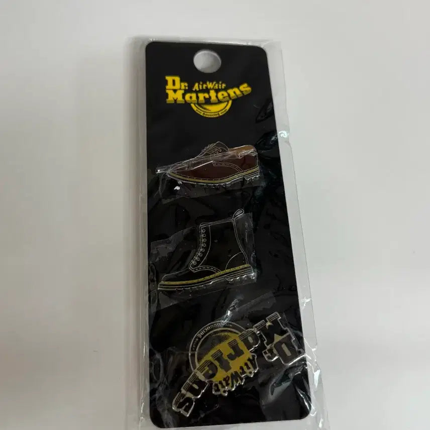 [BUNJANG] Dr. Martens Pin Badge 3-Piece Set / 닥터마틴 핀뱃지 3종 세트