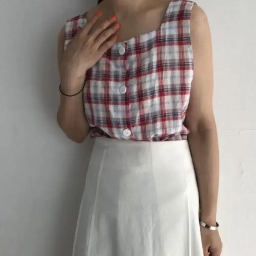 [BUNJANG] Lovemin Check Square Sleeveless Blouse / 러브민 체크 스퀘어 민소매 블라우스