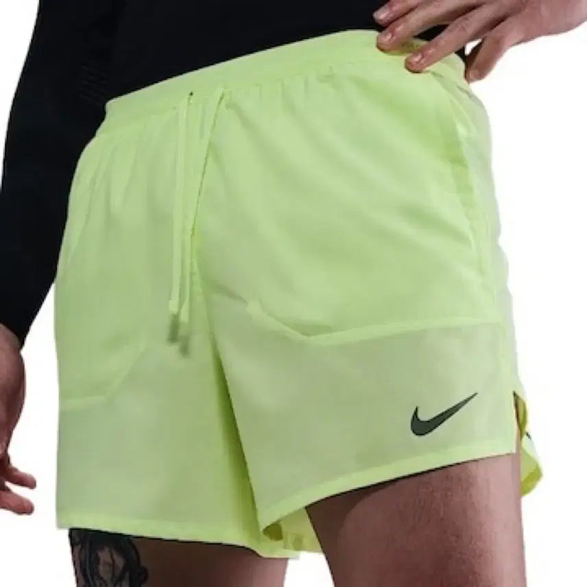 [BUNJANG] Nike Dri-FIT Stride Running Shorts (Barely Volt) DM4756-701 / 나이키 러닝 쇼츠 드라이 핏 스트라이드 DM4756-701 반바지