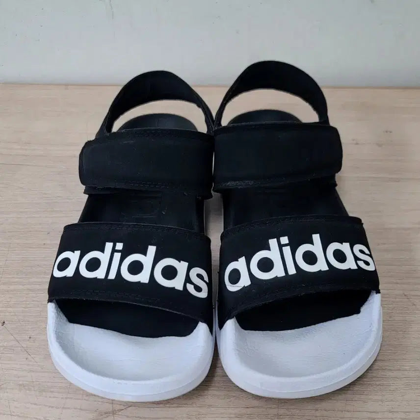 [BUNJANG] Adidas Black Sandals / 착용하면 기분  좋아지는, 아디다스 블랙 샌들 240~245