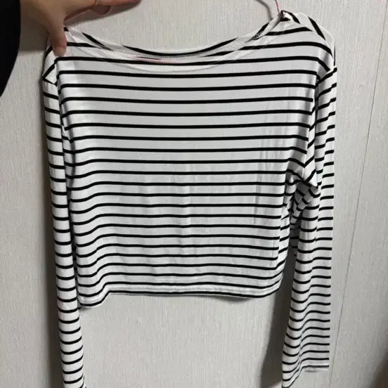 [BUNJANG] Striped Boatneck Cropped Long Sleeve T-Shirt / 줄무늬 보트넥 크롭 긴팔 티셔츠