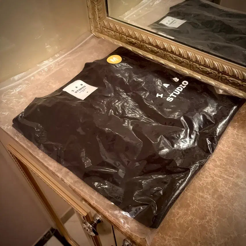 [BUNJANG] IAB Studio Black T-shirt M / 아이앱 스튜티오 티셔츠 블랙 M 새상품