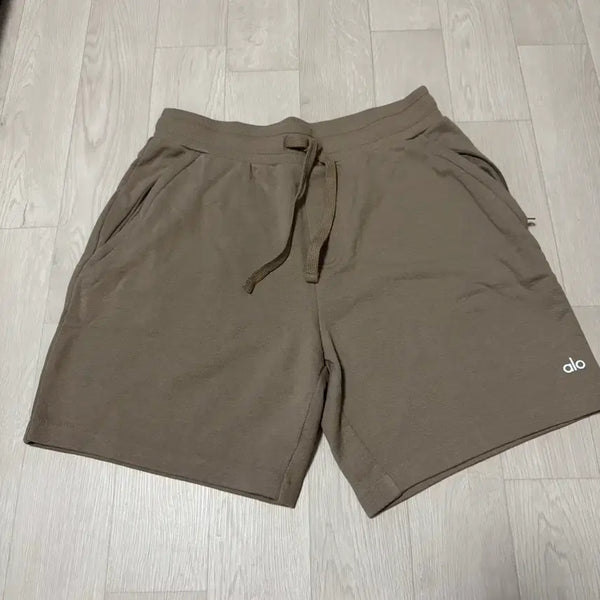 [BUNJANG] alo chill short Brown M / alo 알로 chill short