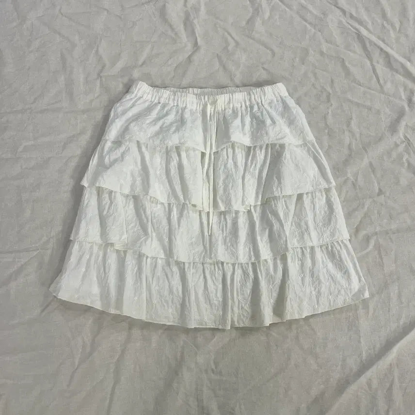 [BUNJANG] Hagumi White Flower Embroidery Tiered Skirt / 모리걸 하구미 화이트 플라워 자수 캉캉 스커트