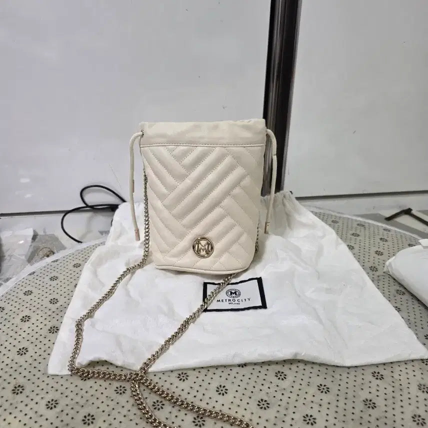 [BUNJANG] MCM Quilting Bucket Bag Ivory / 메트로시티 퀼팅 버킷백 아이보리