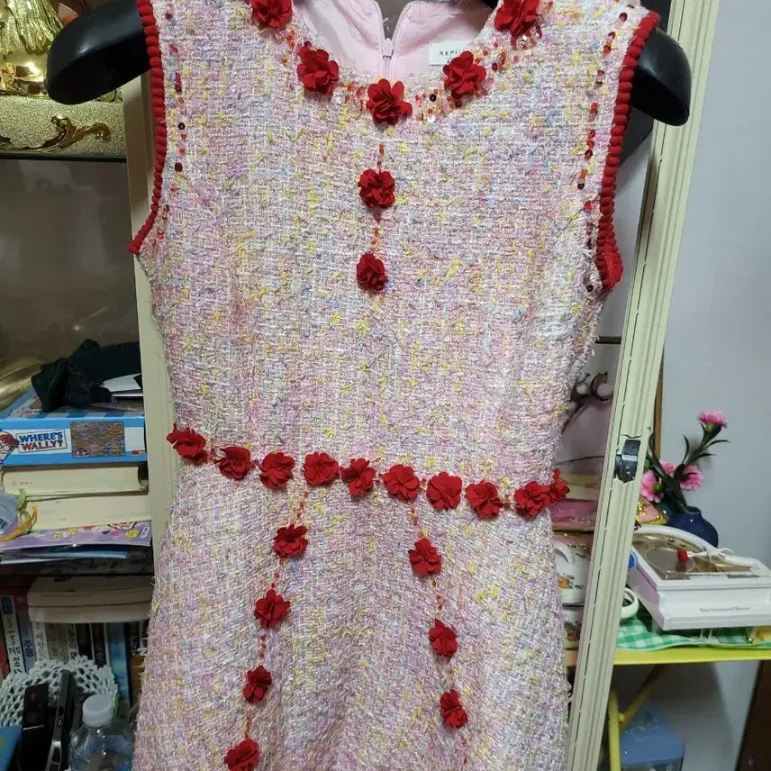 [BUNJANG] Pink Tweed Mini Dress with Red Flower Embellishments / 트위드 원피스 핑크 빨간꽃 장식