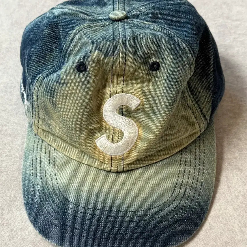 [BUNJANG] Supreme Cordura Denim S Logo 6-Panel Bleached Indigo Cap / 슈프림 코듀라 데님 S 로고 6-패널 블리치드 인디고 - 25SS