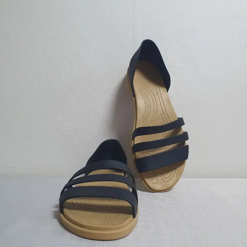[BUNJANG] Crocs Tulum Open Flat Sandals Black Tan / 220mm 크록스 툴룸 오픈 플랫 샌들 블랙 탄