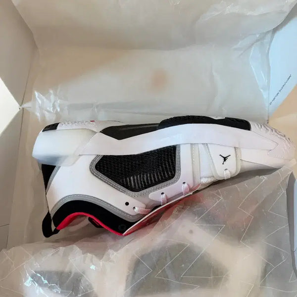 [BUNJANG] Nike Air Jordan 37 Low 'White Black' (Size 280) / 조던37로우 화이트블랙(280)