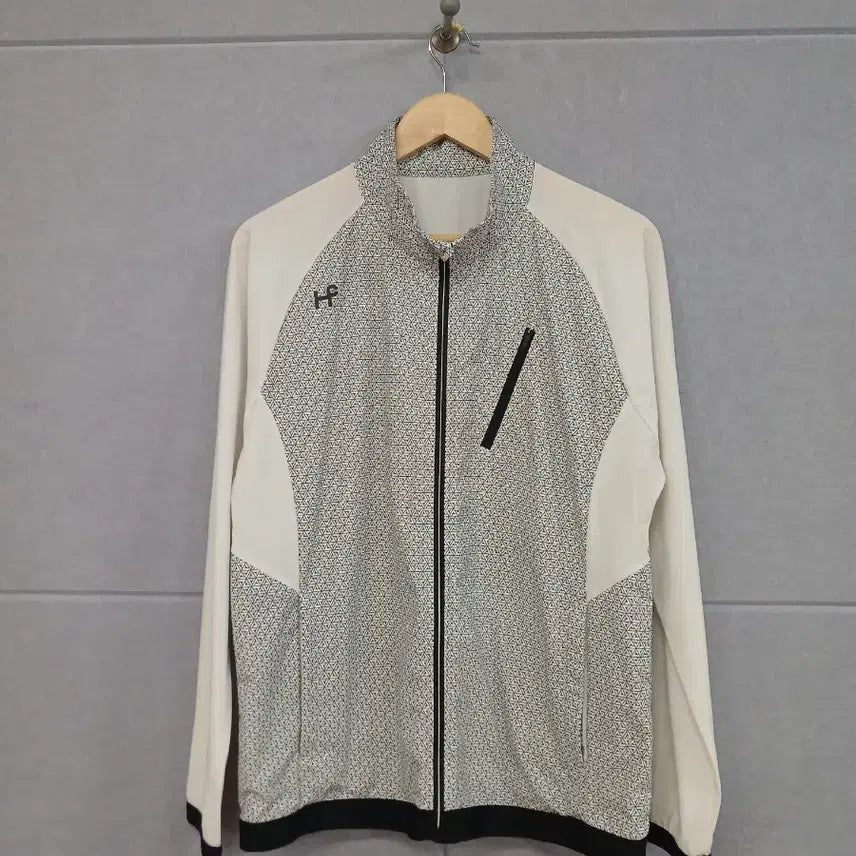 [BUNJANG] Hill Creek Windbreaker Size 100 White Patterned / *힐크릭 바람막이 100 사이즈