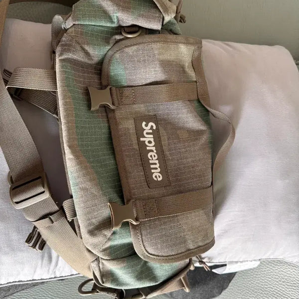 [BUNJANG] Supreme Woodland Camo Mini Duffle Bag / 슈프림 미니 더플백 우드랜드 카모