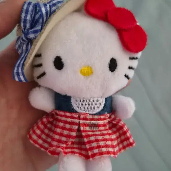 [BUNJANG] Hello Kitty Doll Red Check Skirt Keyring / 헬로키티 인형 빨간 체크 치마 키링
