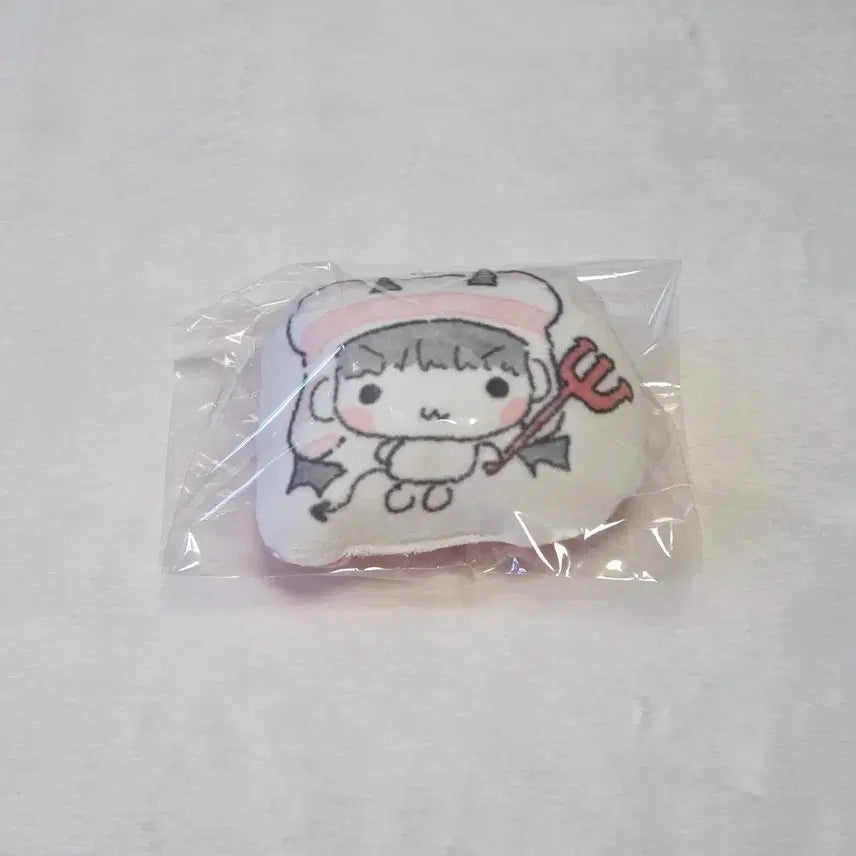 [BUNJANG] BOYNEXTDOOR Yoonhak 'Devil Unha' Cushion Keyring (Sealed) / 보넥도 눔이님 악마 우나 운학 쿠션키링 미개봉 양도