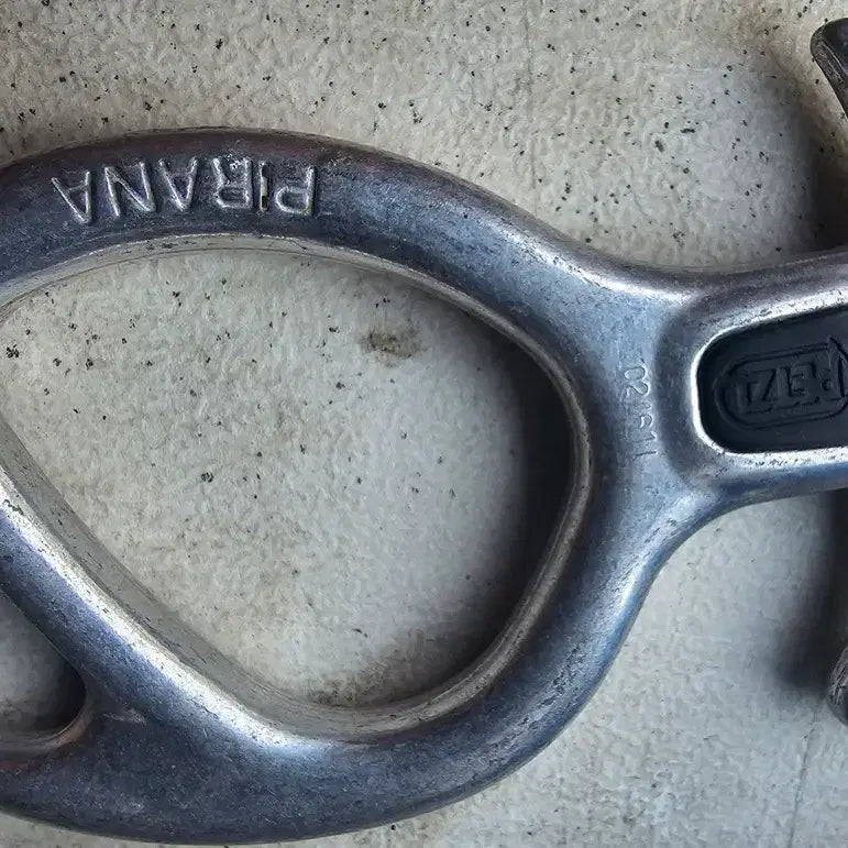 [BUNJANG] Petzl Pirana Descender for Rock Climbing / 암벽 페츨 피라나 클럽 하강기 빙벽