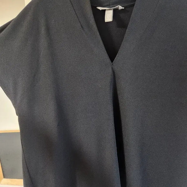 [BUNJANG] H&M Black V-Neck Blouse - Size M / H&M 블랙 V넥 이너M