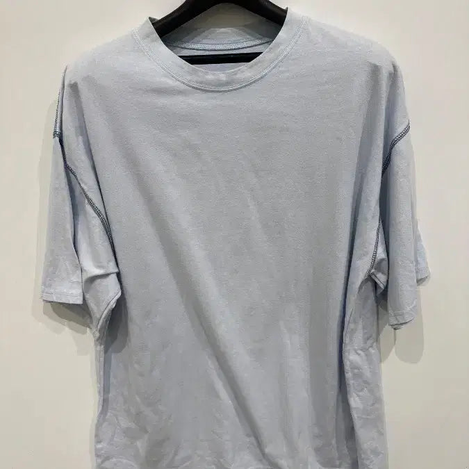 [BUNJANG] FLEUR Light Blue Oversized Stitch Detail Short Sleeve T-Shirt / [Free] 플레르 라이트 블루 오버사이즈 스티치 디테일 반팔 티셔츠