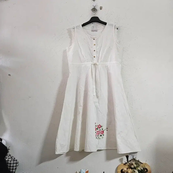 [BUNJANG] White Floral Embroidered Sleeveless Dress / 민소매 원피스 흰색 꽃 자수