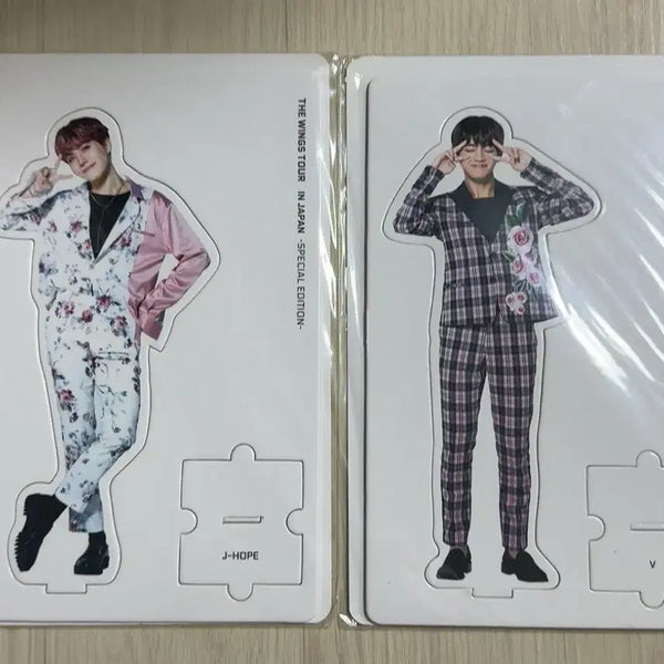 [BUNJANG] BTS Wings Tour Japan Paper Stand (V, J-Hope) Bundle Set / 방탄 BTS 윙즈투어 재팬 종이 스탠드 (뷔, 제이홉)