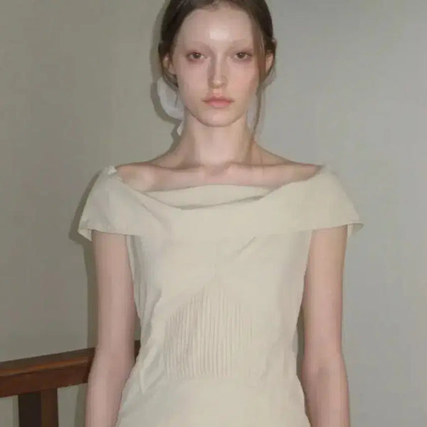 [BUNJANG] Sino Off-Shoulder Pintuck Blouse Beige / 시눈 오프숄더 핀턱 블라우스 베이지