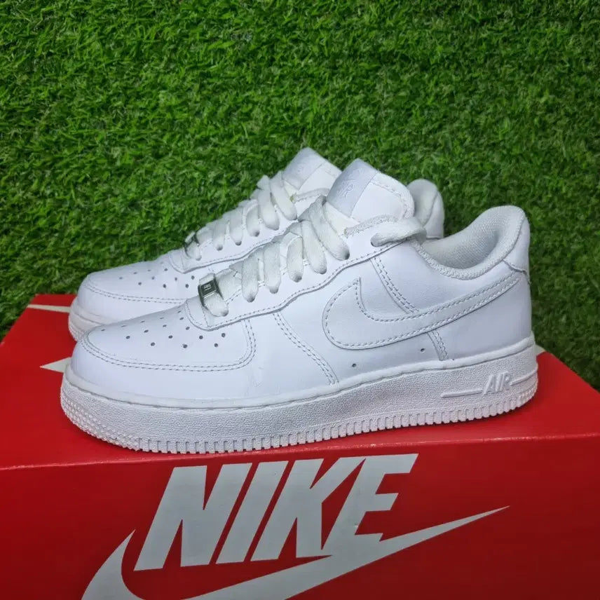 [BUNJANG] Nike Air Force 1 Sneakers (US 6) / 나이키 에어포스1 운동화 (230)