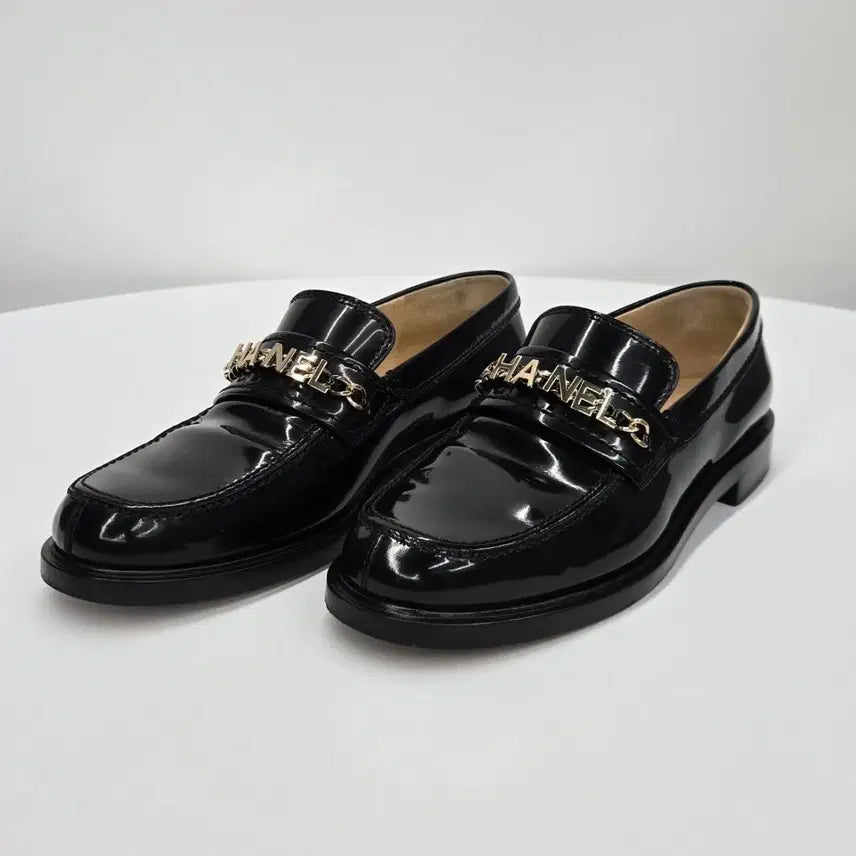 [BUNJANG] Chanel Chain Lettering Logo Patent Enamel Loafers - Size 39 / [ 정품 ] 샤넬 체인 레터링 로고 페이던트 에나멜 로퍼 구두 39