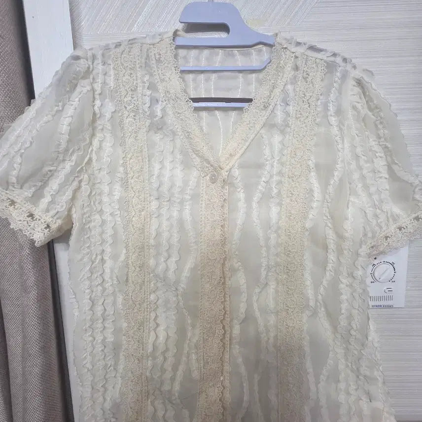 [BUNJANG] Lace Blouse Ivory 55 New Product / 레이스 블라우스 아이보리 55 새제품 세탁함 반택