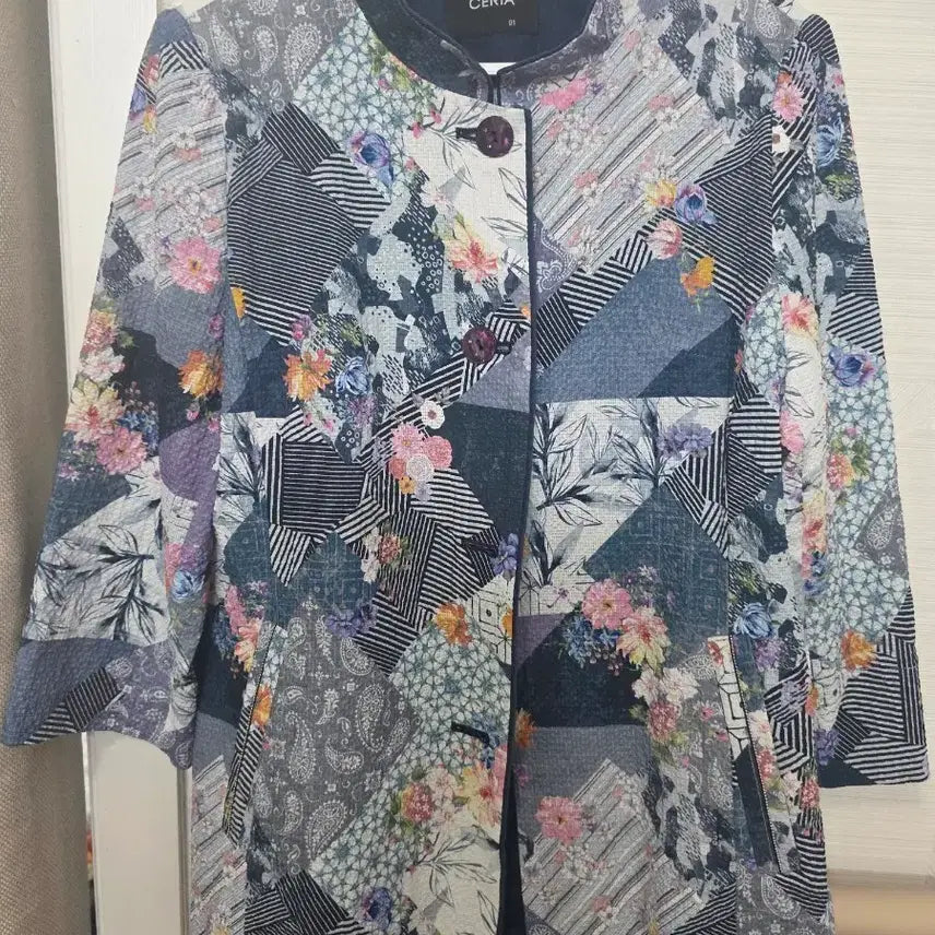 [BUNJANG] Seria Patchwork Floral Jacket (Size 66) / 고급 인견 시원가볍 자켓 거의새제품 66사이즈
