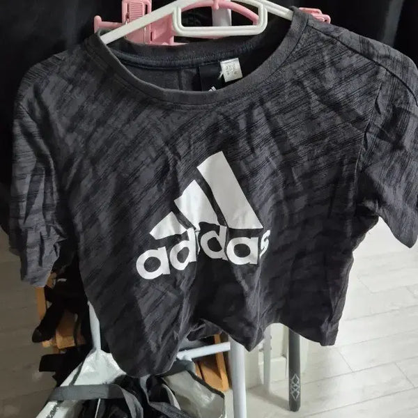 [BUNJANG] Adidas Black Cropped Short Sleeve T-Shirt / 아디다스 크롭티 반팔 블랙