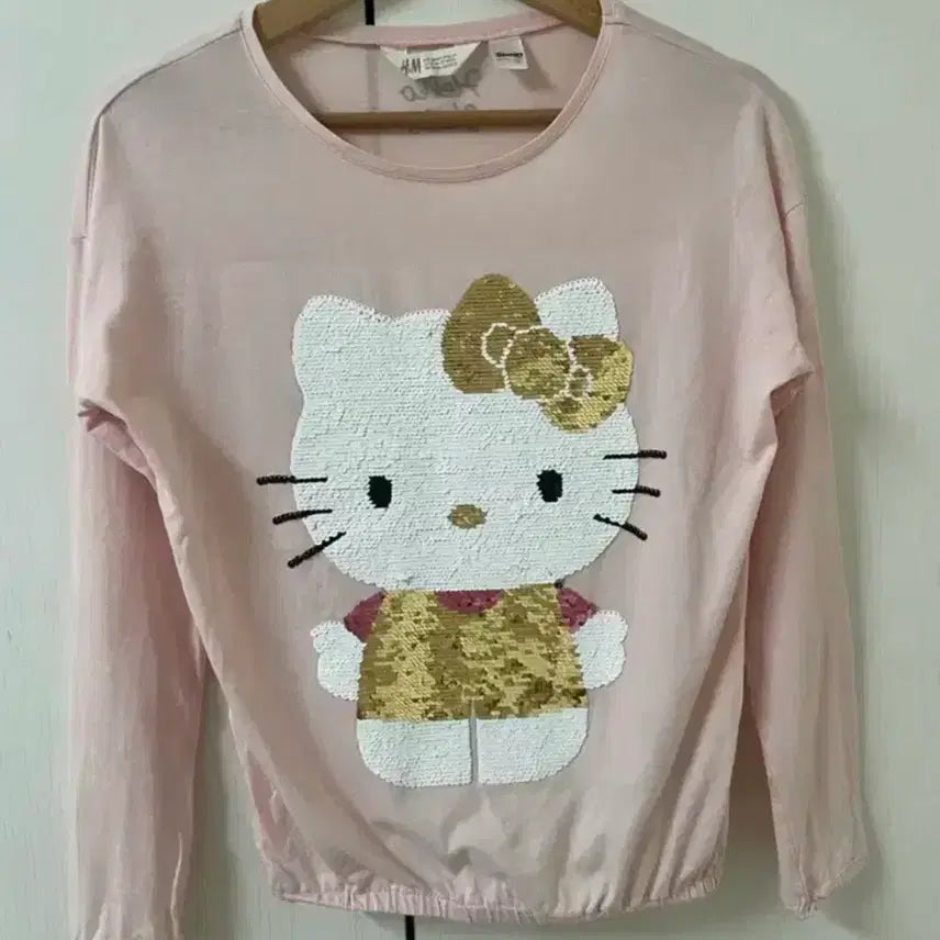 [BUNJANG] Lizlisa Hello Kitty Long Sleeve Strawberry Milk Sequin Top / 리즈리사 헬로키티 긴팔  딸기우유 스팽글 시퀸 라떼카루 히메카루