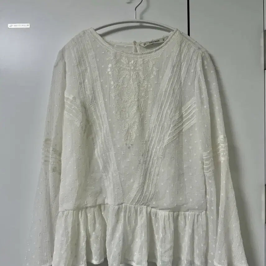 [BUNJANG] Zara White Embroidered Blouse - Medium / ZARA 자라 화이트 자수 블라우스 M
