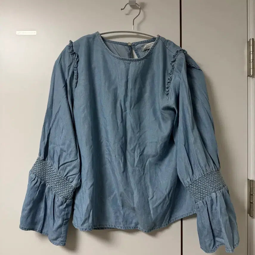 [BUNJANG] Zara Denim Ruffle Blouse - Medium / ZARA 자라 데님 프릴 블라우스 M
