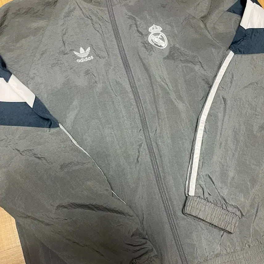 [BUNJANG] Adidas Real Madrid Originals Track Top Charcoal Grey / S 아디다스 레알 마드리드 오리지널스 트랙 탑 차콜 그레이 바람막이