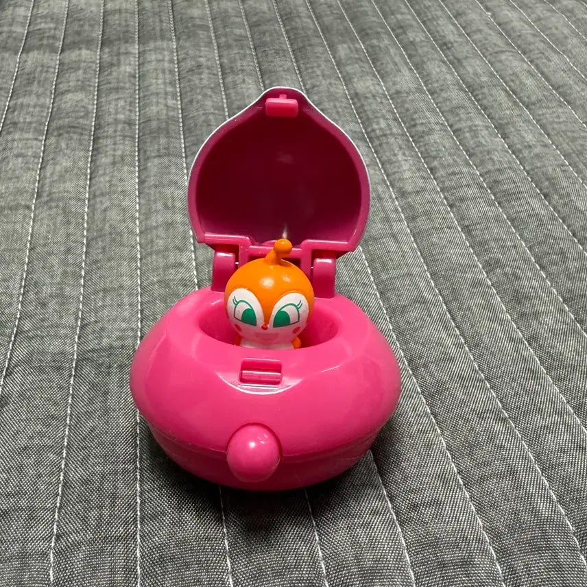 [BUNJANG] Anpanman, Baikinman, and Docjin Space Ship Gacha Keyring / 호빵맨 앙팡만 짤랑이 우주선 가챠 키링