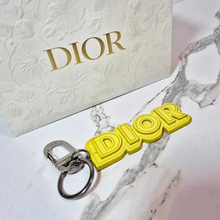 [BUNJANG] Dior Yellow Leather Keyring Bag Charm / (정품) 디올 옐로우 레더 키링 열쇠고리 백참