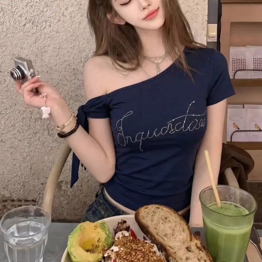 [BUNJANG] One Shoulder Cubic Short Sleeve Off-Shoulder T-Shirt / 원숄더 큐빅 반팔 오프숄더 티셔츠 새상품