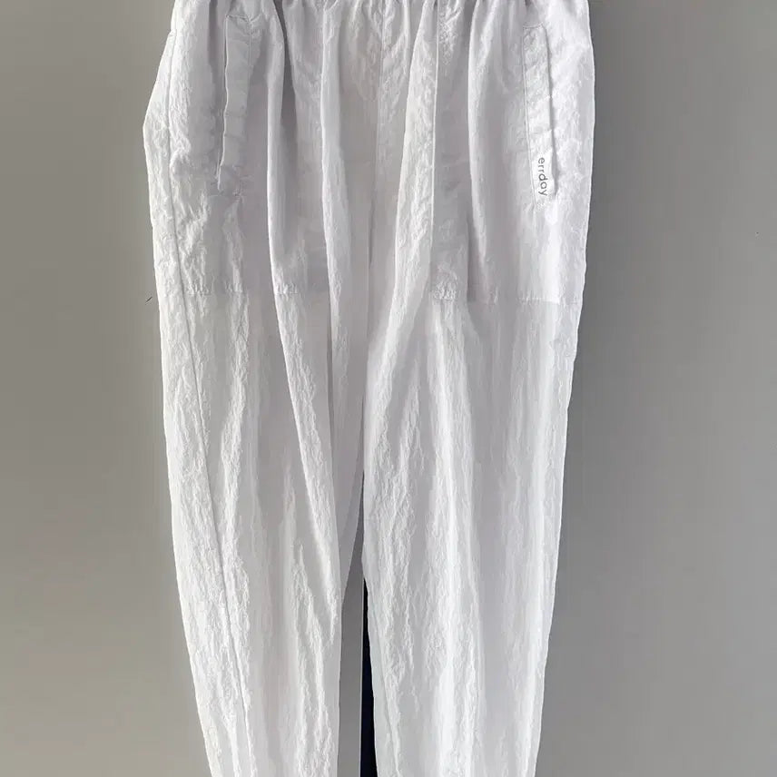 [BUNJANG] Eolday Lightweight Jogger Pants / 얼데이 바스락 조거팬츠