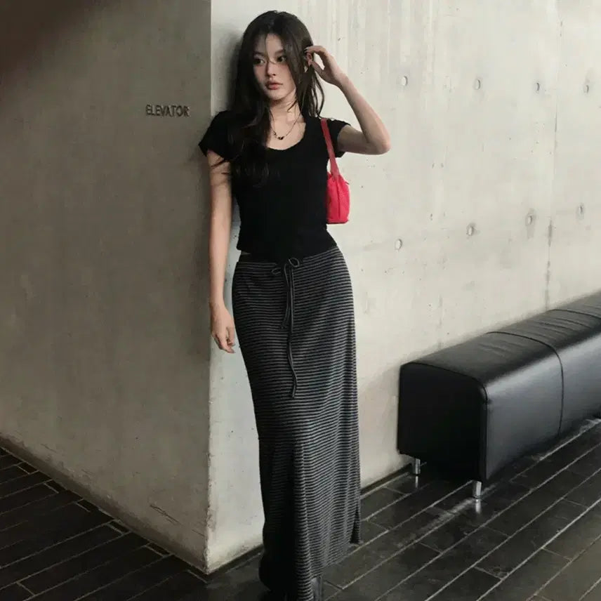 [BUNJANG] Black Short Sleeve T-Shirt & Striped Training Long Skirt Set / 블랙반팔+스트라이프 트레이닝 롱치마 세트