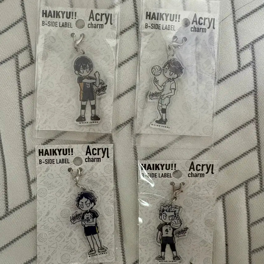 [BUNJANG] Haikyu!! Beside Acrylic Keychain (Bokuto, Akaashi, Oikawa, Kageyama) / 하이큐 비사이드 아크릴 키링 (보쿠토 아카아시 오이카와 카게야마)