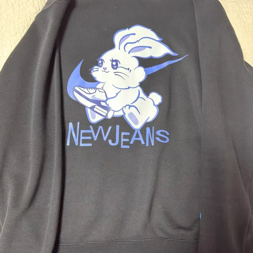 [BUNJANG] Nike x NewJeans Collaboration Custom Sweatshirt (L) / 나이키 뉴진스 콜라보 바이유 맨투맨(L)