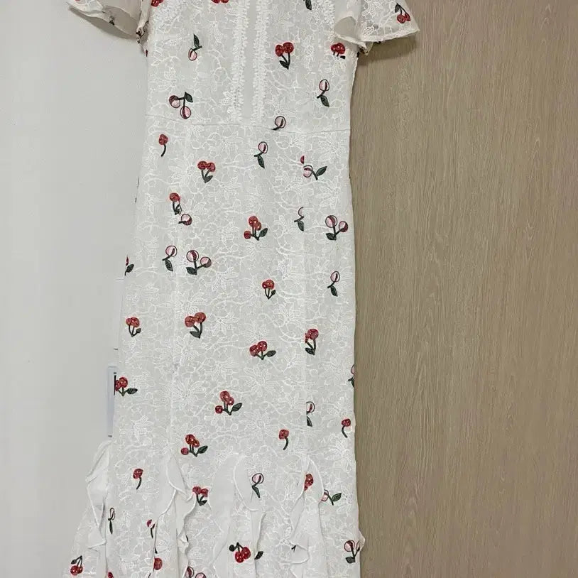 [BUNJANG] White Cherry Embroidery Lace Dress / 수입의류) 화이트 체리 자수 레이스 원피스