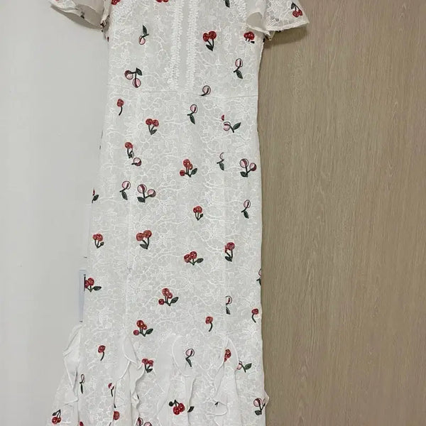 [BUNJANG] White Cherry Embroidery Lace Dress / 수입의류) 화이트 체리 자수 레이스 원피스