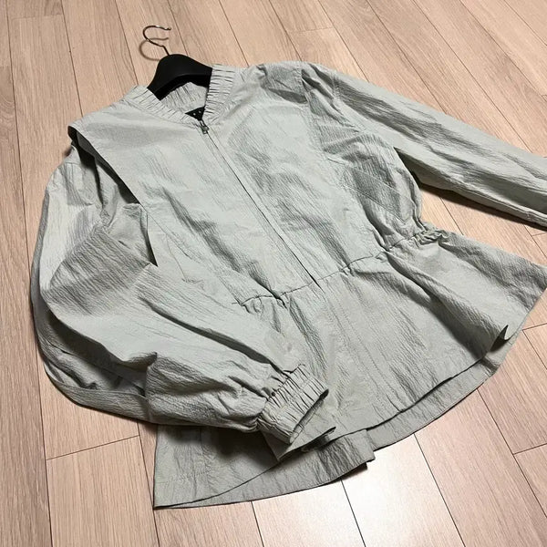 [BUNJANG] Sisley Seersucker Shirring Jumper Mint / 22년 시슬리 바스락 시어서커 스트링 셔링 점퍼 바람막이숏자켓퍼프프릴민트