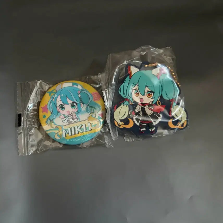 [BUNJANG] Hatsune Miku Badge & Keyring Set (Sealed) / 미쿠 뱃지 키링 세트(미개봉)