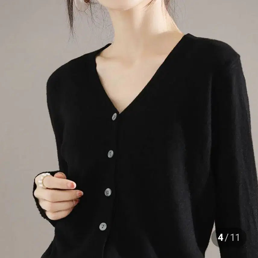 [BUNJANG] V-Neck Cardigan / 한번도안입은  니트 가디건 간절기 브이넥