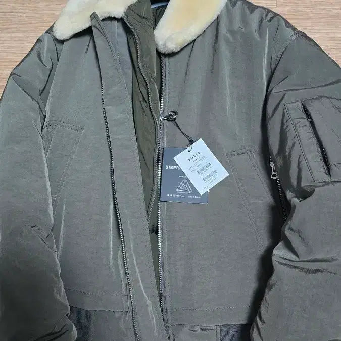 [BUNJANG] Solid Homme Khaki Siberian Goose Bomber Jacket 50 / 솔리드옴므 / 카키 시베리안 구스 항공 점퍼 /50